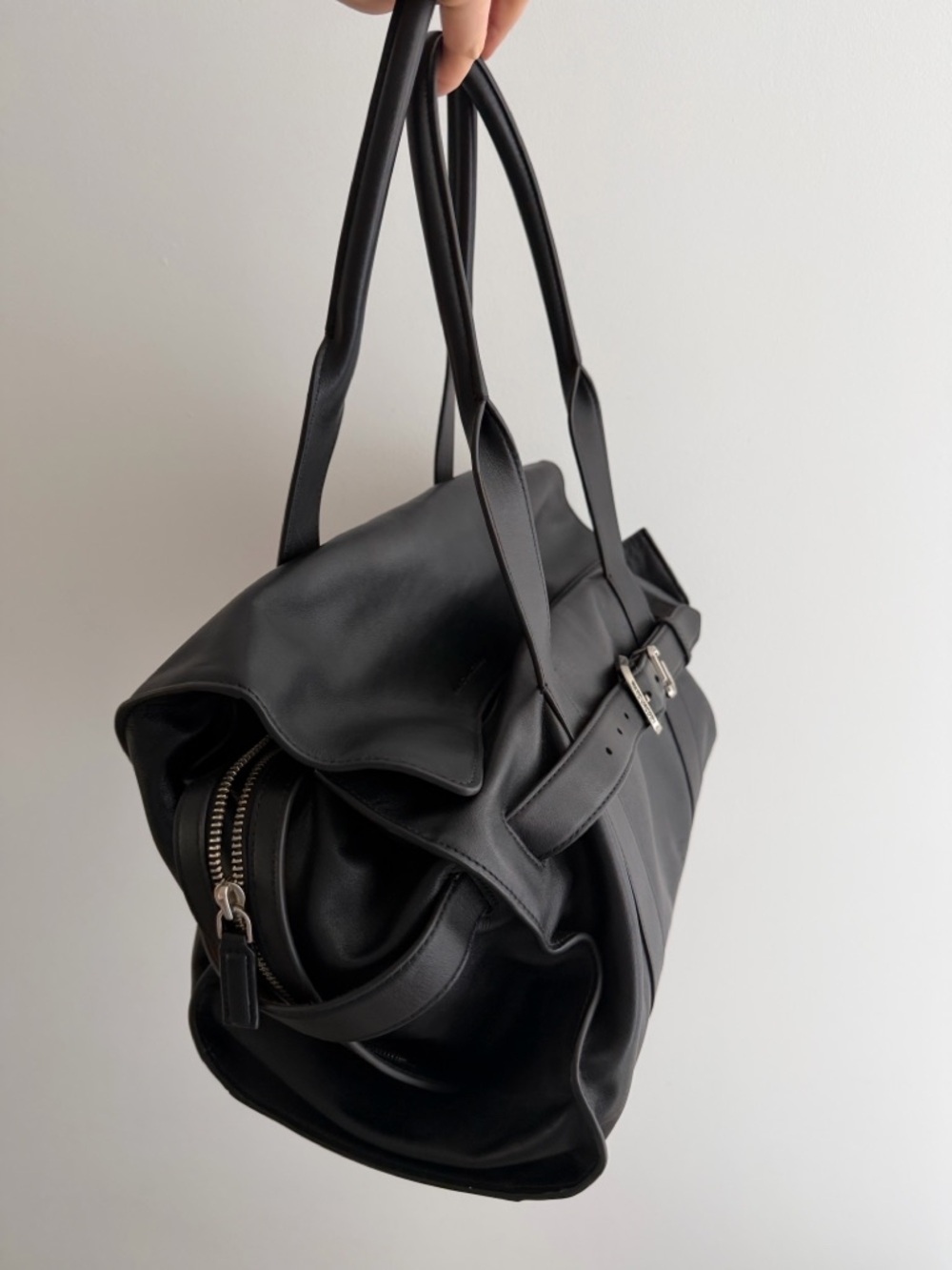 Marc Jacobs Black Dakota Leather Tote with Interior Zip Pocket - Picture 7 of 8